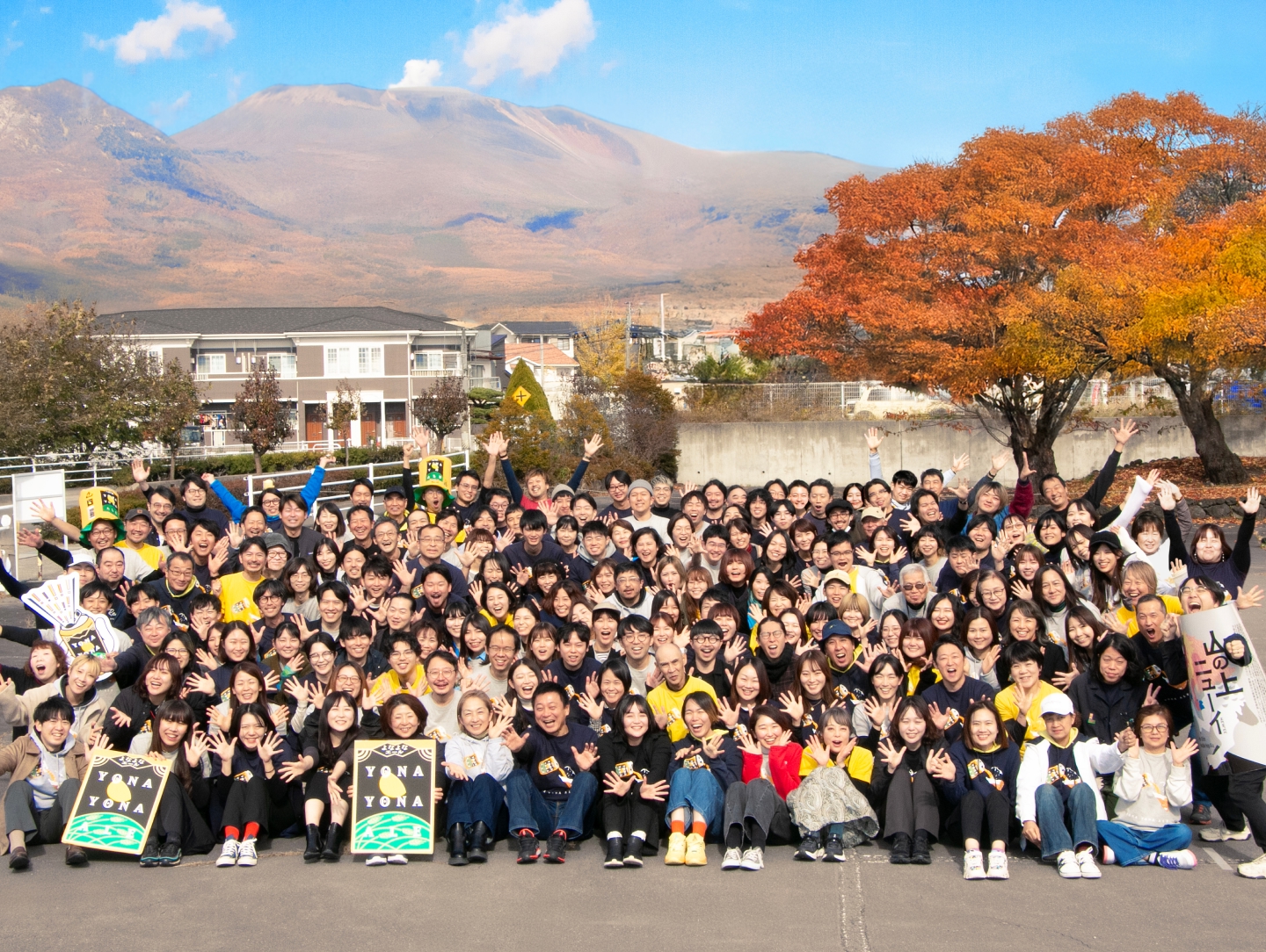 A group photo of YOHO Brewing staff with Mt. Asama in the background