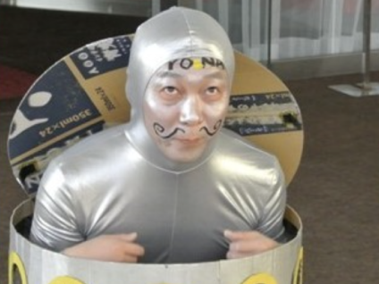 "Tencho" dressing up in a can costume