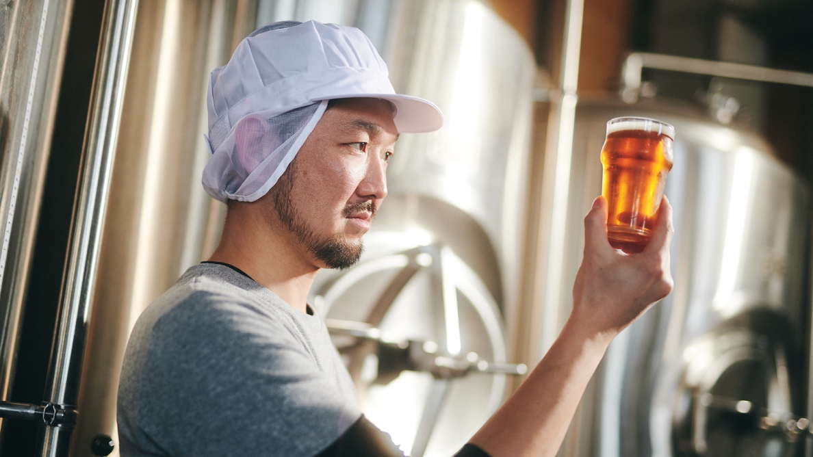 A brewer in the brewery of YOHO Brewing.