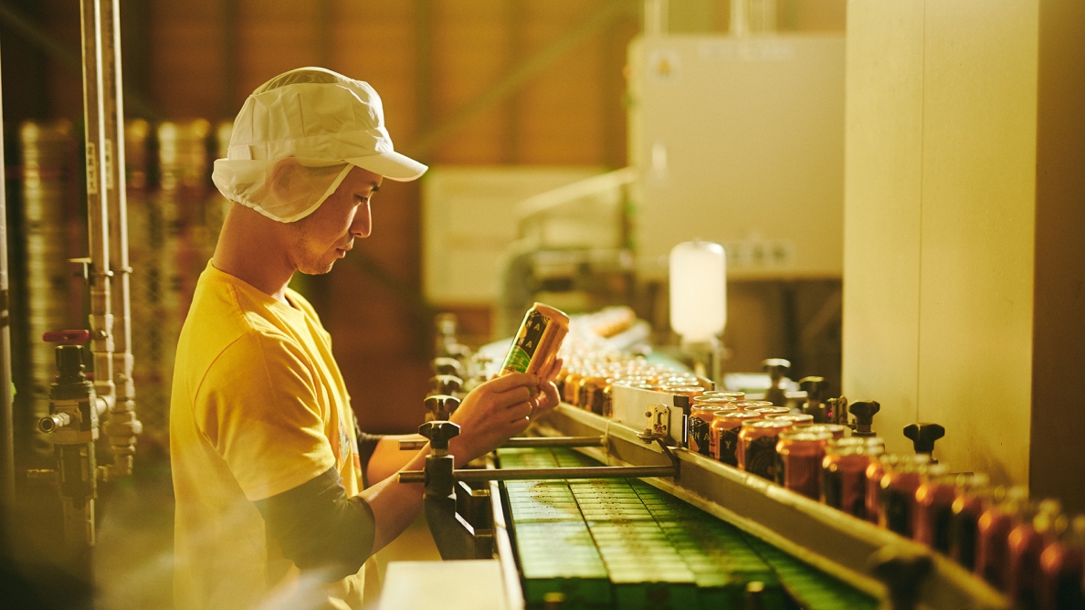 A brewer in the brewery of YOHO Brewing.