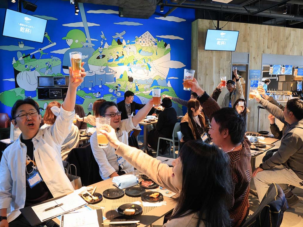 Fans in YONA YONA BEER WORKS